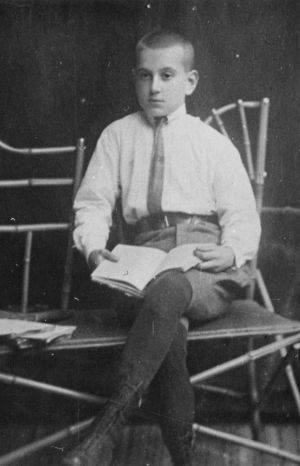 Олег Поспєловський на початку 1920-их рр. Фото з родинного архіву 